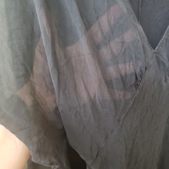 Express L semi sheer vneck dramatic flutter sleeve side slits embroidered flower - Picture 5 of 9